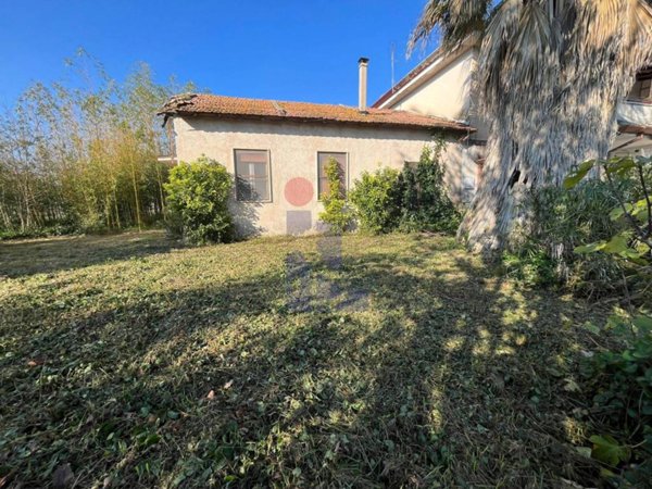 casa indipendente in vendita a Latina in zona Borgo San Michele