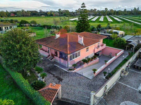 casa indipendente in vendita a Latina