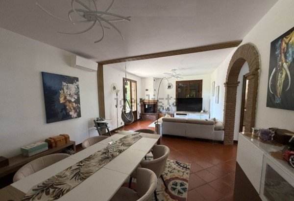 casa indipendente in vendita a Latina