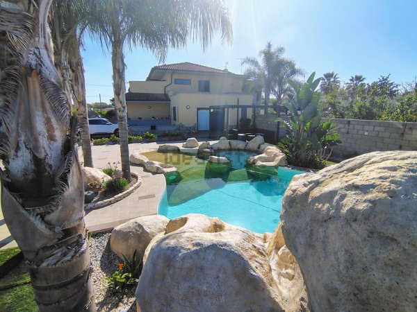 casa indipendente in vendita a Latina