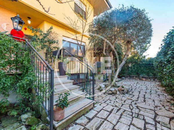 casa indipendente in vendita a Latina in zona Borgo Santa Maria