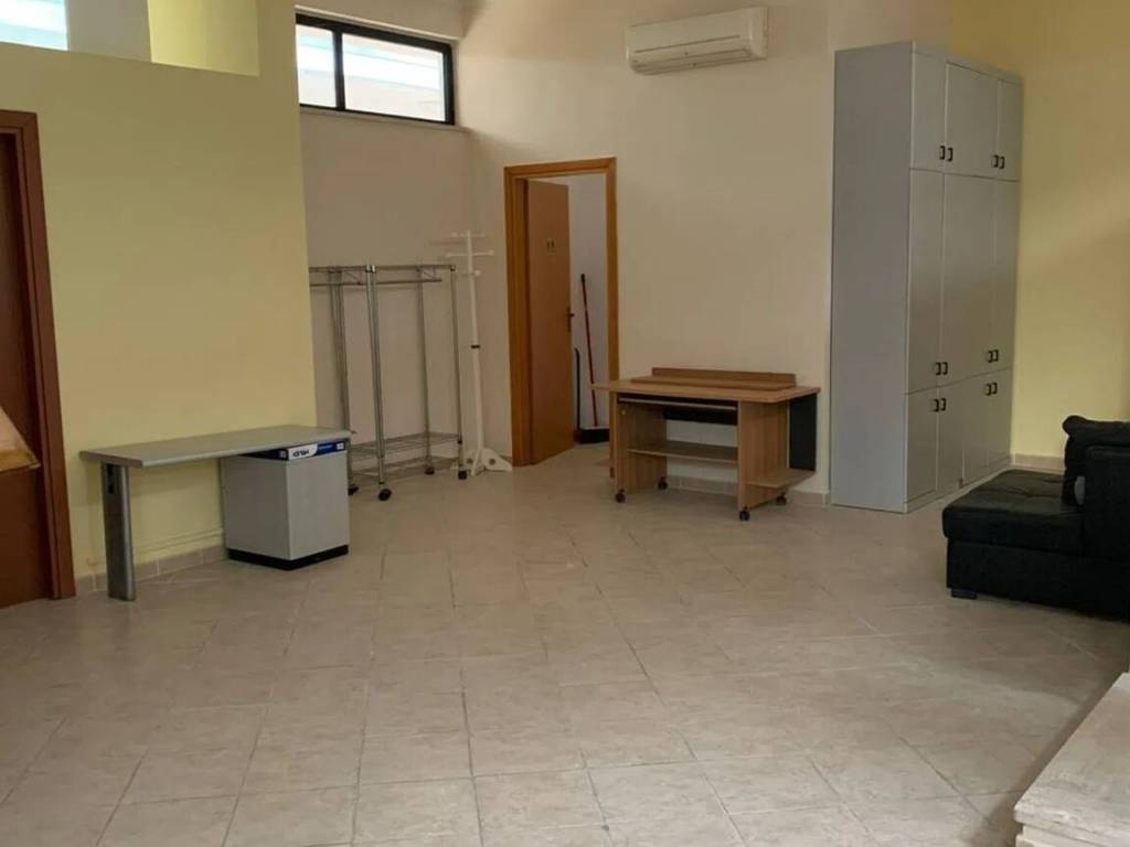 negozio in vendita a Latina