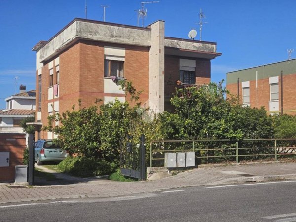 appartamento in vendita a Latina in zona Borgo Sabotino