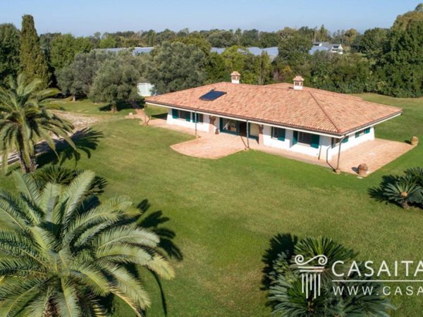 casa indipendente in vendita a Latina in zona Borgo Sabotino