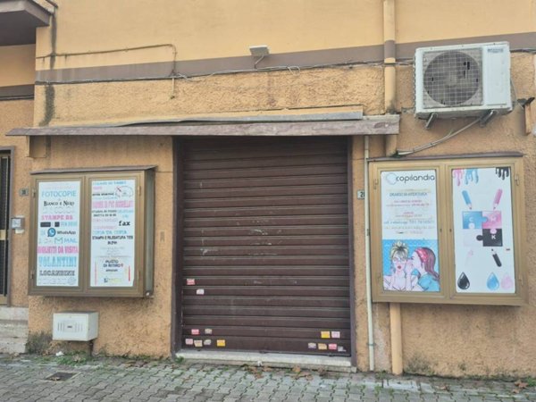 negozio in vendita a Latina in zona Centro Città