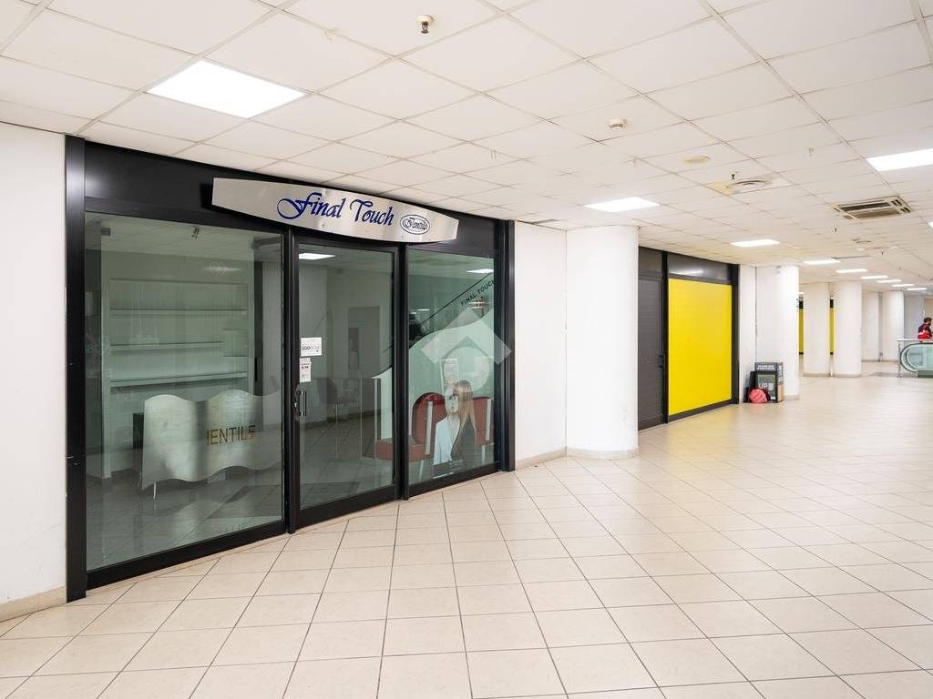 negozio in vendita a Latina