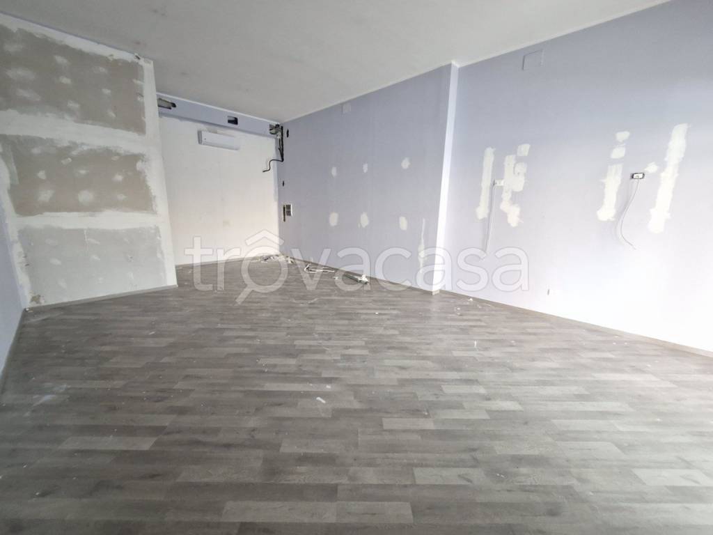 negozio in vendita a Latina