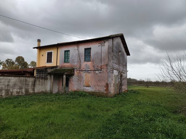 casa indipendente in vendita a Latina in zona Borgo Faiti