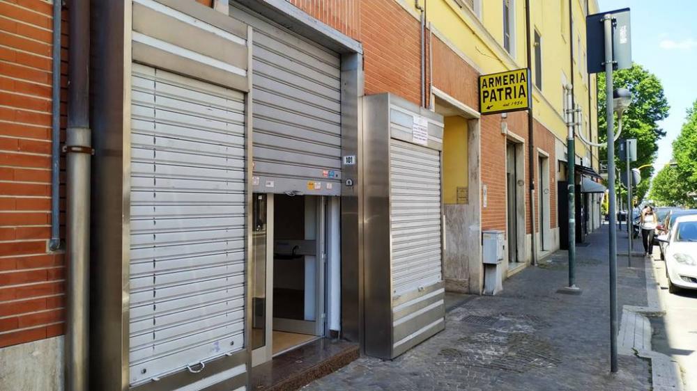 negozio in vendita a Latina in zona Centro Città