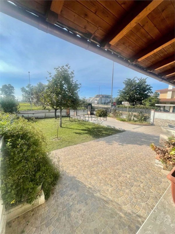 casa indipendente in vendita a Latina