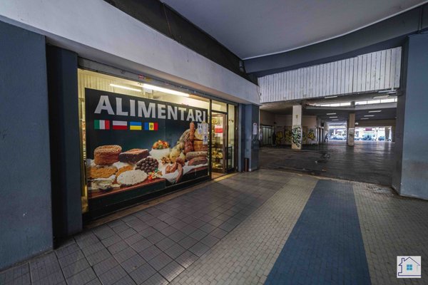 locale commerciale in vendita a Latina in zona Centro Città