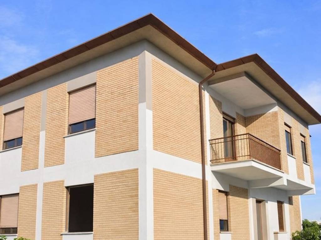 casa indipendente in vendita a Latina