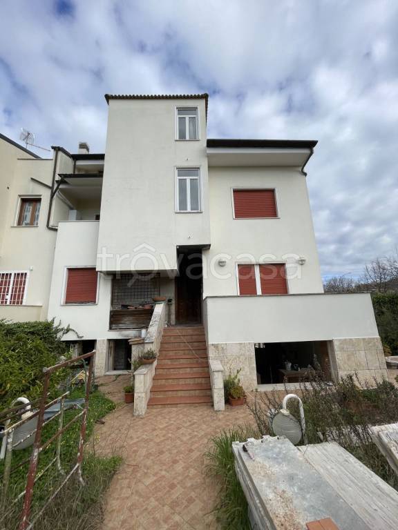 casa indipendente in vendita a Latina