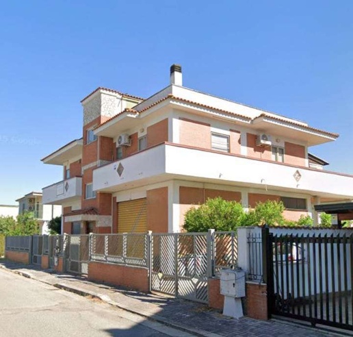 casa indipendente in vendita a Latina in zona Centro Città
