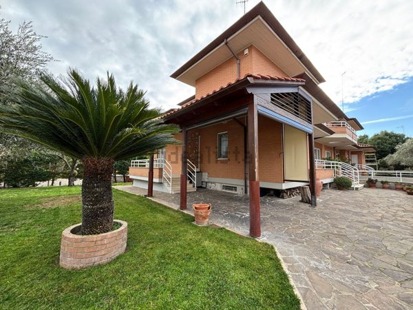 casa indipendente in vendita a Latina