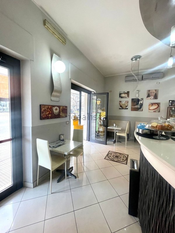 locale commerciale in vendita a Latina