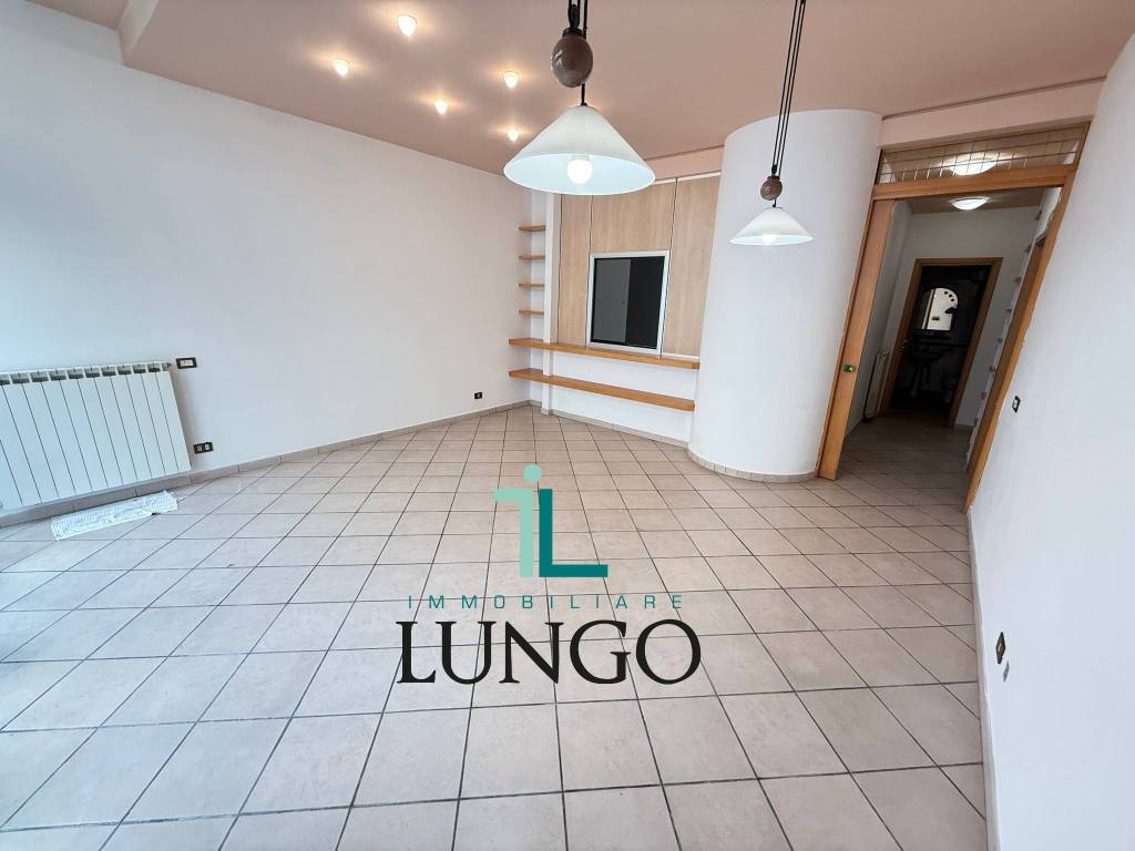 negozio in vendita a Latina in zona Centro Città