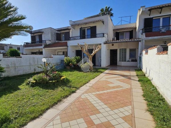 casa indipendente in vendita a Latina in zona Foce Verde
