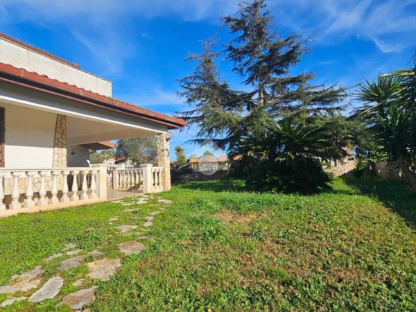 casa indipendente in vendita a Latina in zona Foce Verde