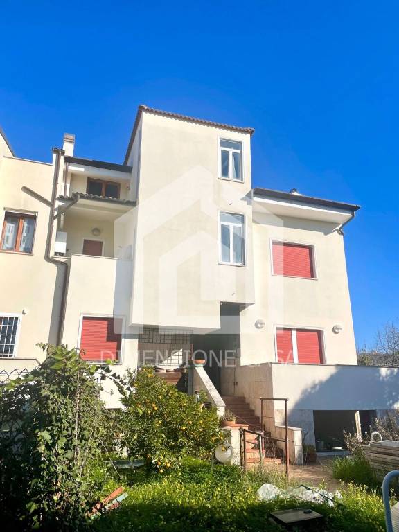 casa indipendente in vendita a Latina