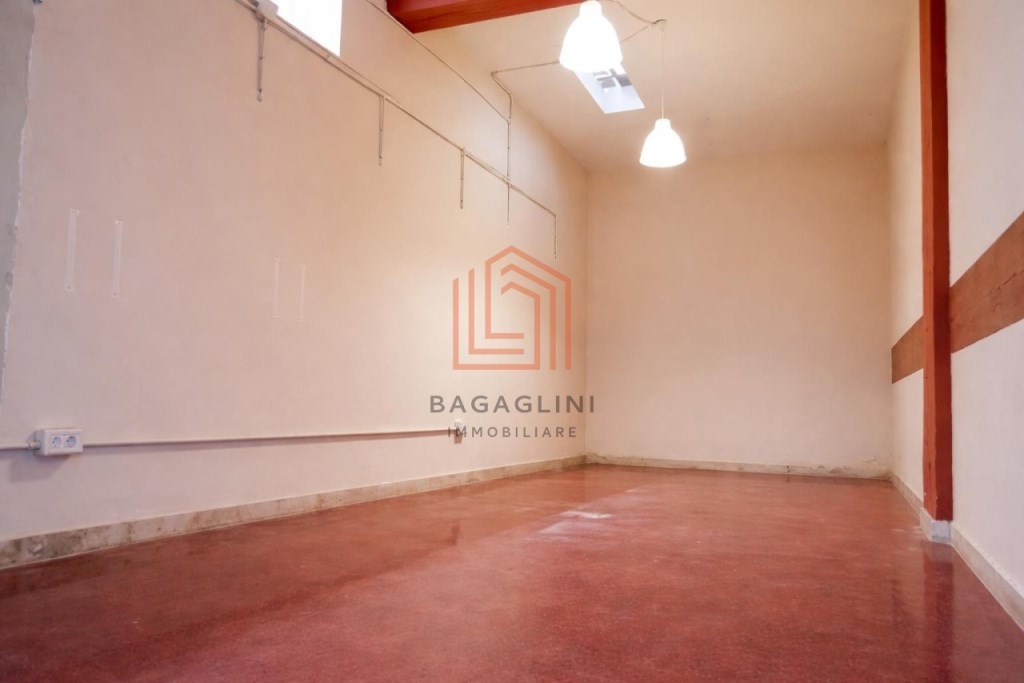 locale commerciale in vendita a Latina in zona Centro Città