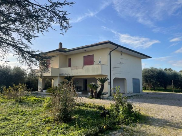 casa indipendente in vendita a Latina in zona Latina Scalo