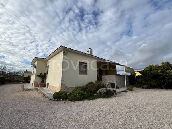 casa indipendente in vendita a Latina in zona Latina Scalo