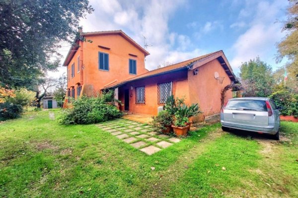 casa indipendente in vendita a Latina in zona Latina Scalo