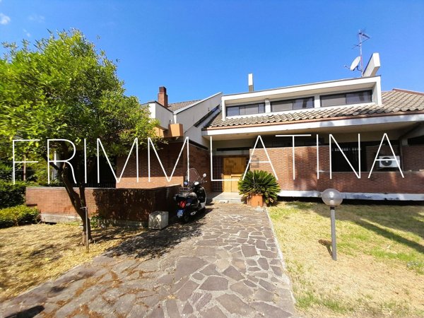 casa indipendente in vendita a Latina