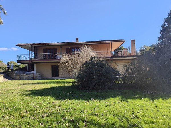 casa indipendente in vendita a Latina