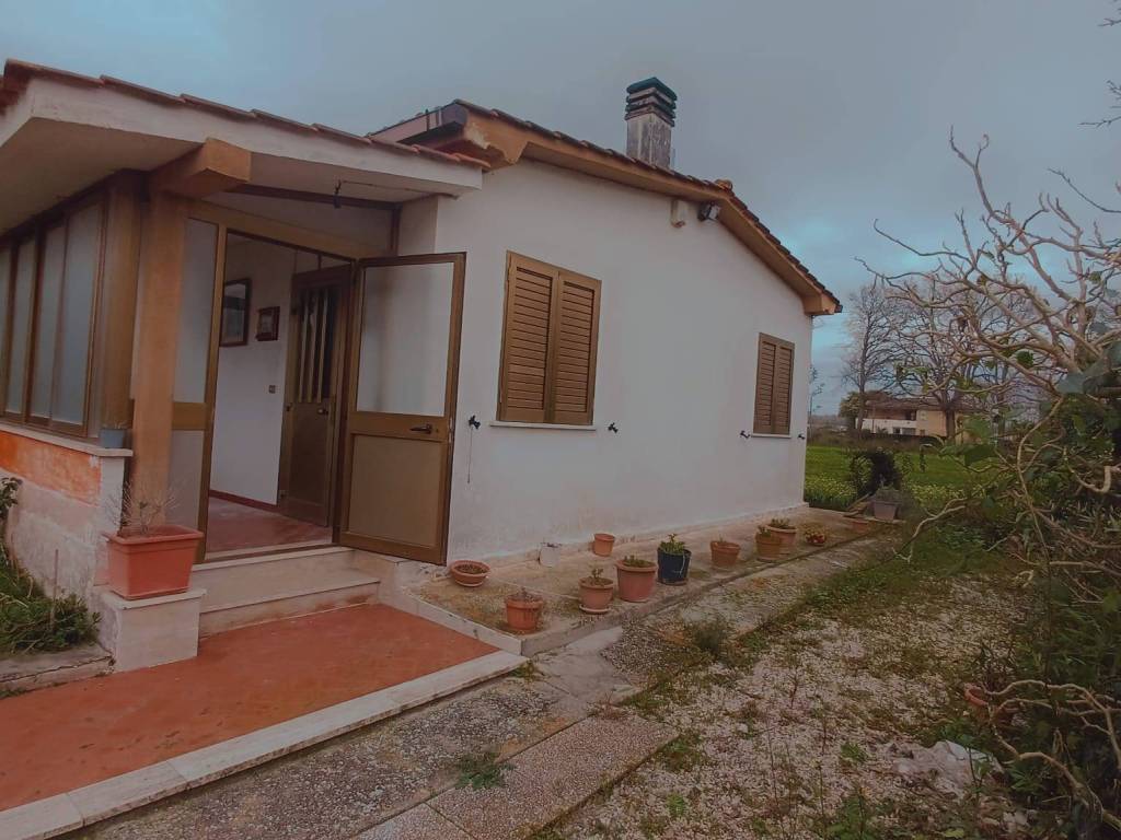 casa indipendente in vendita a Latina in zona Borgo Grappa
