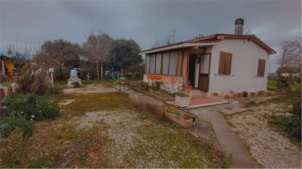 casa indipendente in vendita a Latina in zona Borgo Grappa