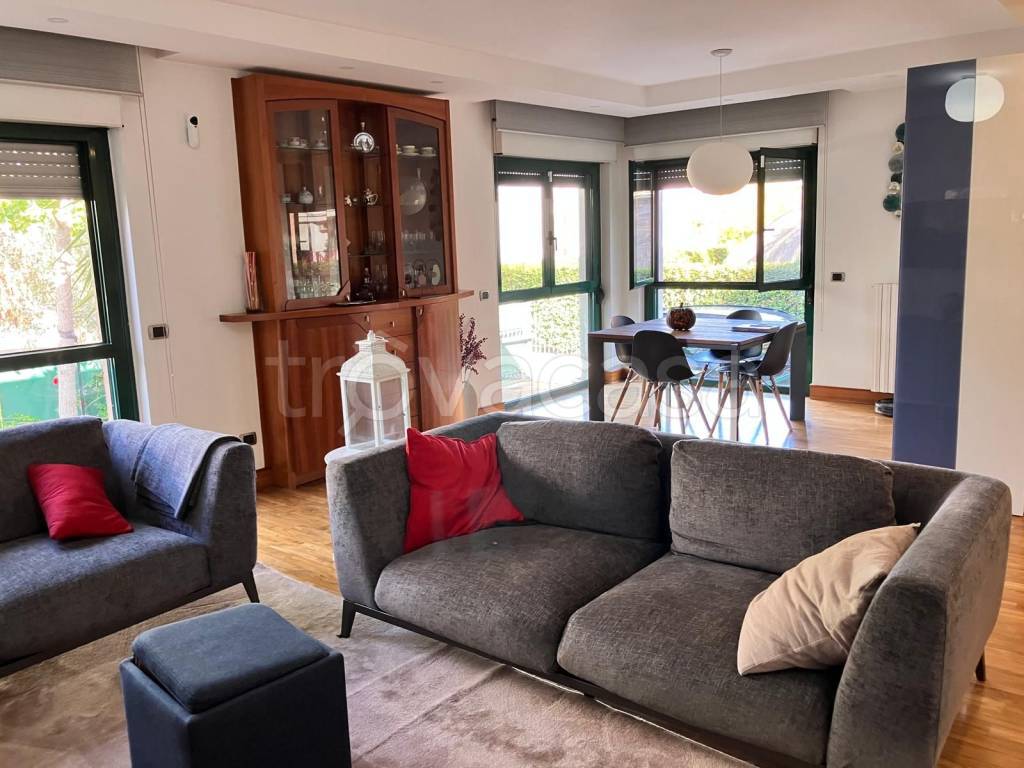 casa indipendente in vendita a Latina