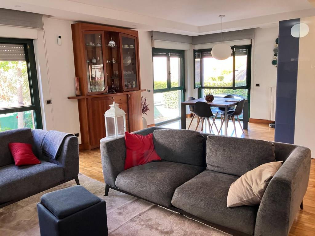 casa indipendente in vendita a Latina in zona Centro Città