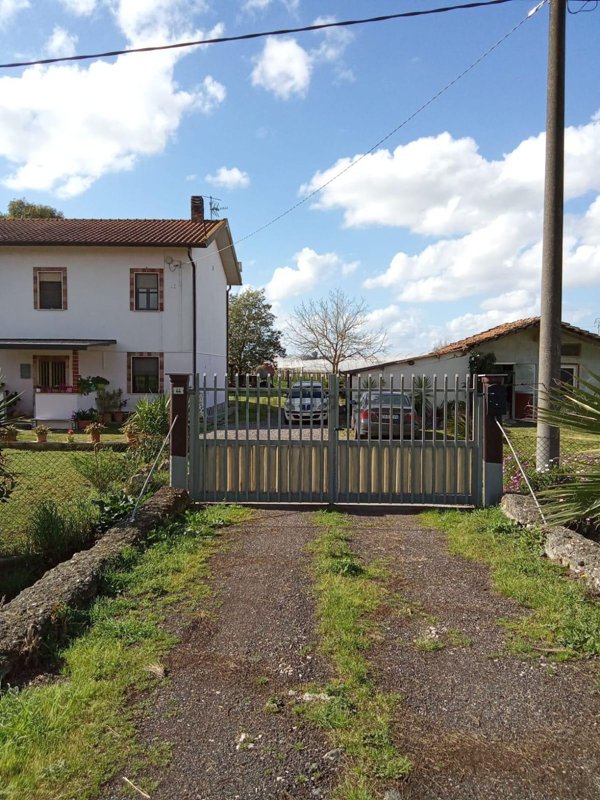 casa indipendente in vendita a Latina