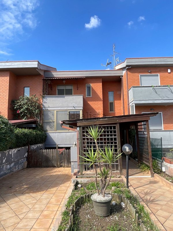 casa indipendente in vendita a Latina