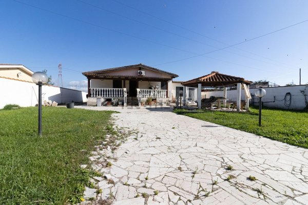 casa indipendente in vendita a Latina in zona Borgo Sabotino