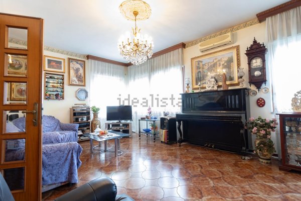 casa indipendente in vendita a Latina in zona Centro Città