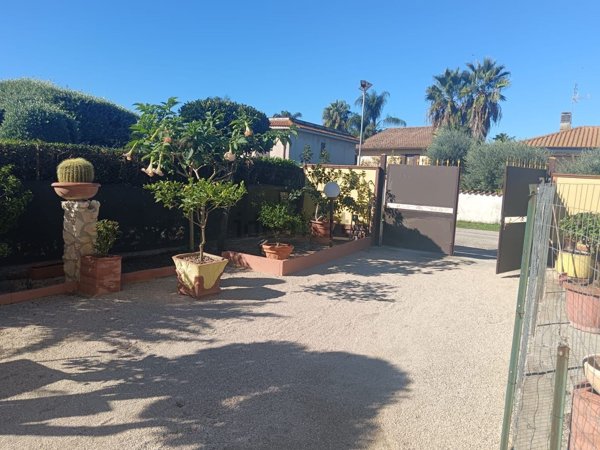 casa indipendente in vendita a Latina