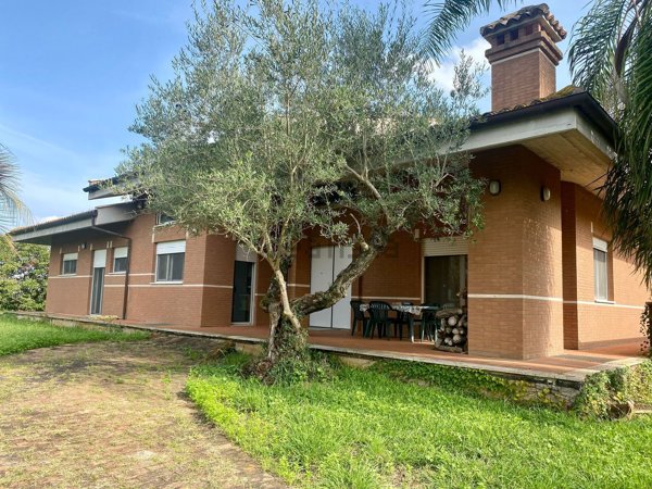 casa indipendente in vendita a Latina in zona Centro Città