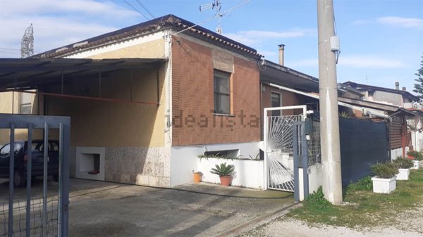 casa indipendente in vendita a Latina in zona Borgo San Michele