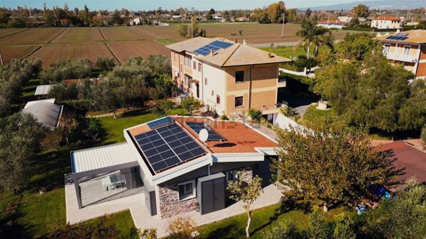 casa indipendente in vendita a Latina in zona Centro Città