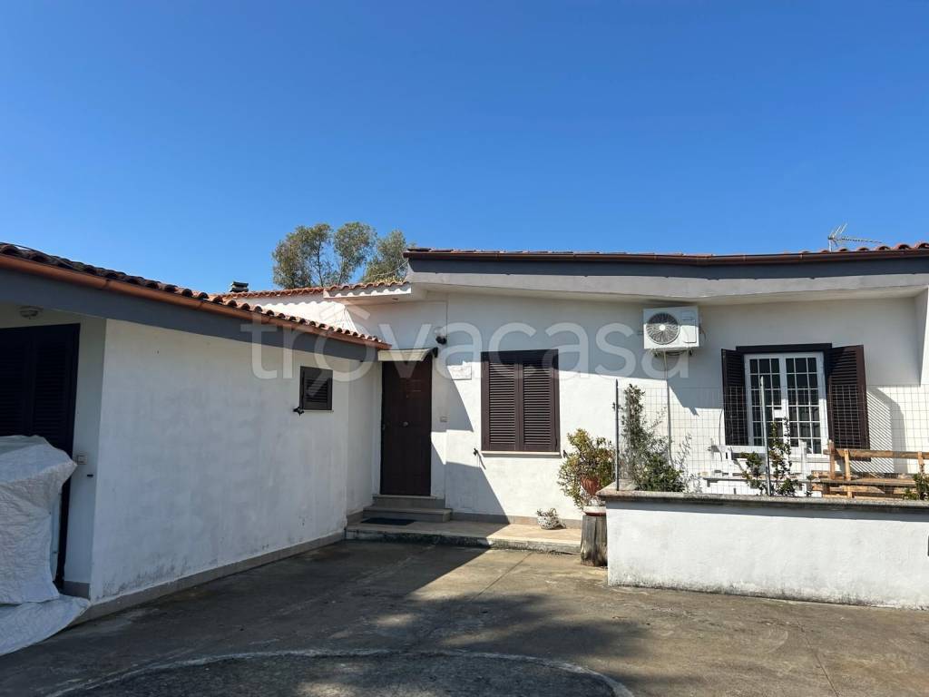 casa indipendente in vendita a Latina in zona Foce Verde