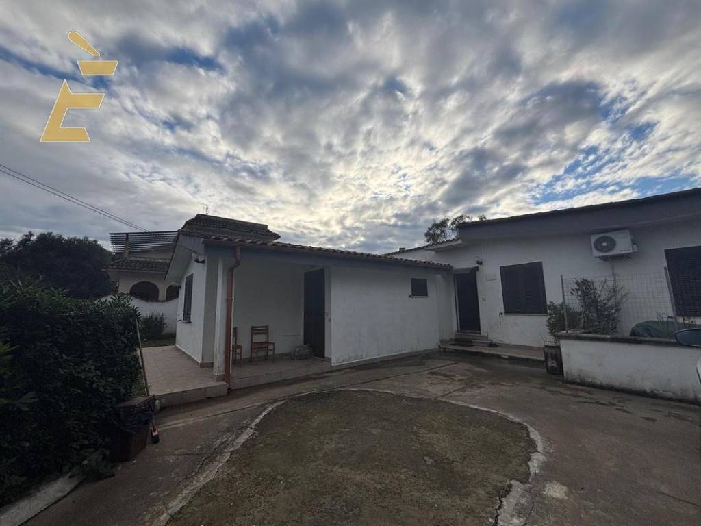 casa indipendente in vendita a Latina in zona Foce Verde
