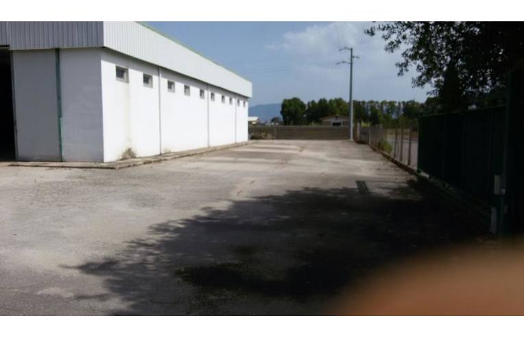 locale commerciale in vendita a Latina in zona Borgo Isonzo