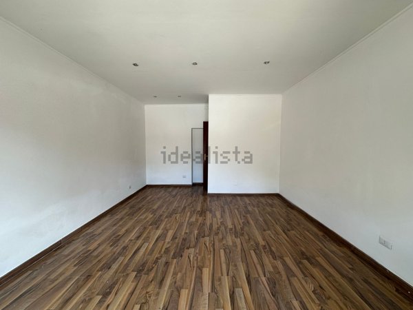 locale commerciale in vendita a Latina