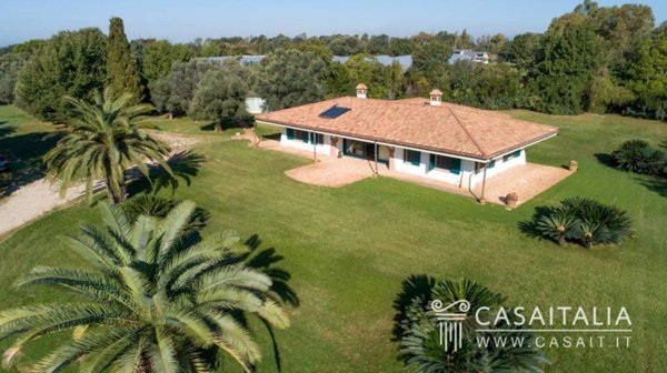 casa indipendente in vendita a Latina in zona Foce Verde