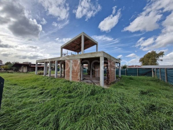 casa indipendente in vendita a Latina