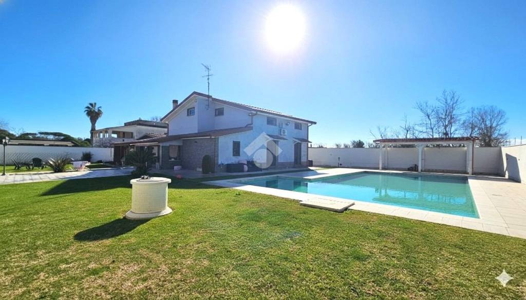 casa indipendente in vendita a Latina in zona Foce Verde