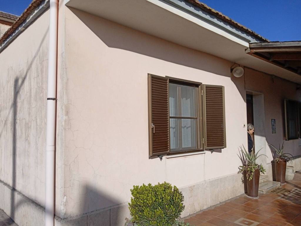 casa indipendente in vendita a Latina in zona Latina Scalo